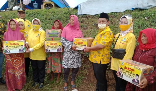DPD Golkar Jatim Lakukan Baksos  Korban Banjir di Bandar Kedungmulyo Jombang 