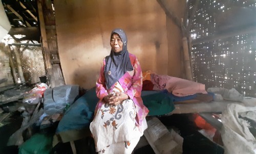 Mbah Satriya, Warga Miskin Desa Kembang di Bondowoso Luput dari Perhatian Pemerintah 