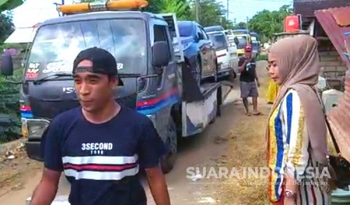 Viral, Video Kiriman Puluhan Mobil Baru di Desa Miliarder Sumurgeneng Tuban