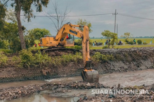 Normalisasi sungai, Antisipasi Banjir, Dinas PUPR Keruk Sungai Sumengko