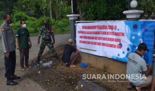 Bikin Resah, Warga Pasang Banner Larangan Sales Masuk ke Kampung Miliarder Tuban