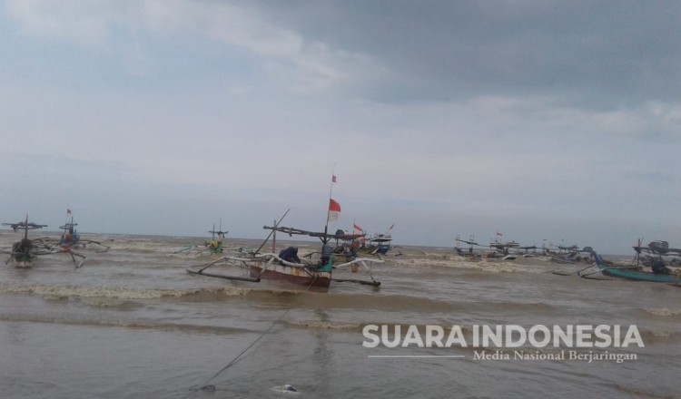 Cuaca Buruk, Nelayan di Tuban Tidak Melaut