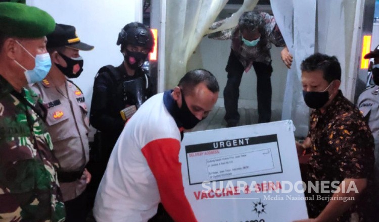 Vaksin Sinovac Tiba di Banyuwangi dengan Pengawalan Ketat