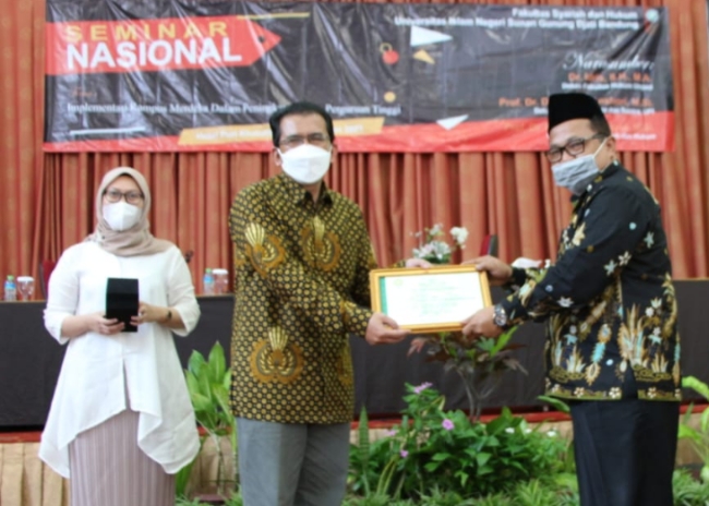 Tingkatkan Mutu Perguruan Tinggi, FSH UIN SGD Bandung Gelar Seminar Nasional 
