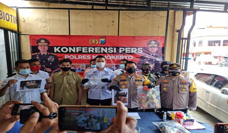 Dalam 1 X 24 Jam, Pelaku Pembunuhan Paruh Baya di Mojokerto Berhasil Diamakan Polisi