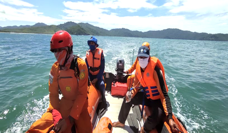 Pencarian Warga Terseret Ombak di Pantai Poncomoyo Banyuwangi Belum Ditemukan