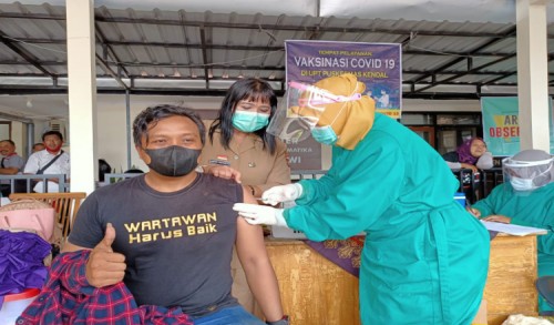 74 Wartawan dari Berbagai Media di Ngawi Jalani Vaksinasi