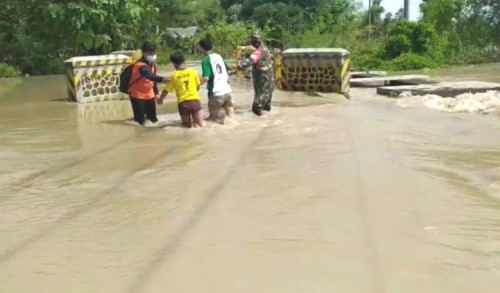 Kali Lamong Meluap Lagi, 454 Rumah di Kecamatan Balongpanggang Terendam