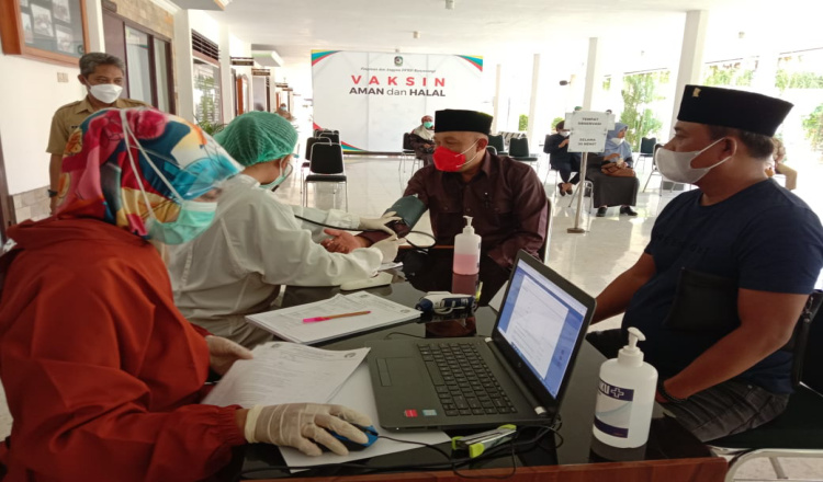 DPRD Banyuwangi Laksanakan Vaksinasi Covid-19 Dosis Kedua