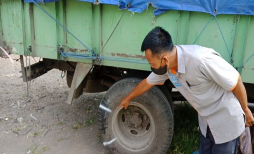 Tidak Fokus Saat Berkendara Pemuda Asal  Dlanggu Mojokerto Seruduk Truck di Jogoroto Jombang