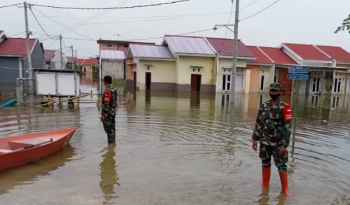 Dilanda Banjir, Penghuni Perumahan di Gresik Pilih Mengungsi