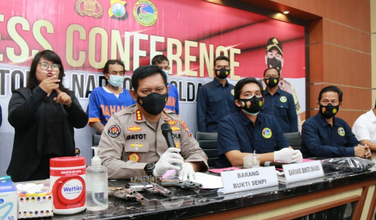 Ditresnarkoba Polda Jatim Berhasil Ringkus Pengedar Sabu Bersenjata Api di Jombang