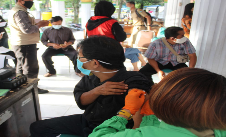Vaksinasi Tokoh Agama dan Tokoh Masyarakat di Laksanakan Serentak di Jombang 