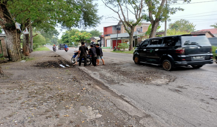 Korban Mulai Berjatuhan Akibat Jalan Rusak di Ngawi