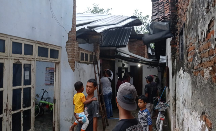 Diterjang Angin Atap Rumah Warga Desa Sidowareg Ngoro Jombang Amburadul