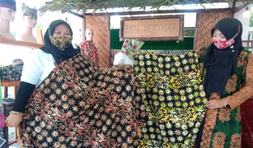Batik Motif Covid-19 Buatan UMKM Songgon Banyuwangi Laris Diburu Pembeli