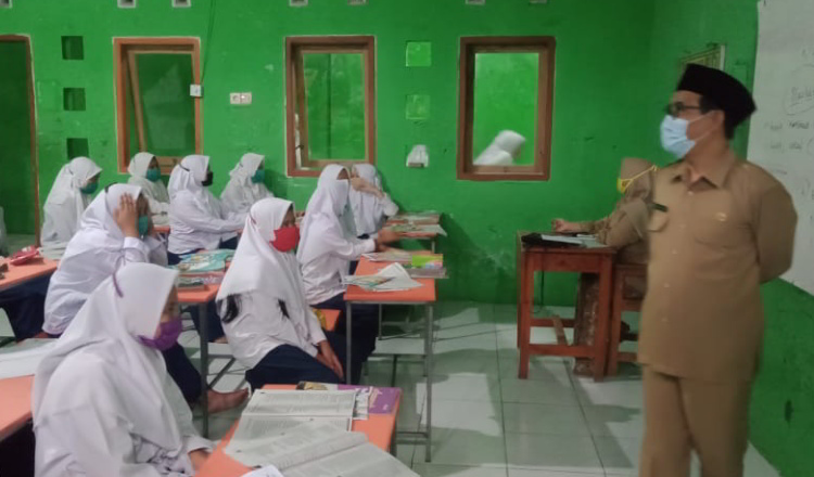 Kepala Kemenag Probolinggo Minta Madrasah Konsisten Terapkan Prokes Saat Pembelajaran Tatap Muka
