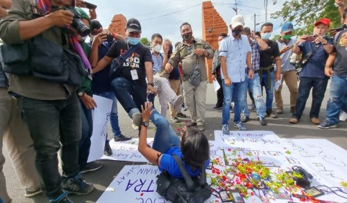 Puluhan Wartawan Mojokerto Desak Polda Jatim Usut Tuntas Kasus Penganiayaan Jurnalis Tempo 