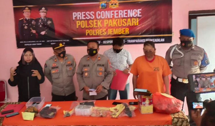 Uang 61 Juta Ditukar Daun Busuk, Dukun Pengganda Uang di Jember Diringkus Polisi