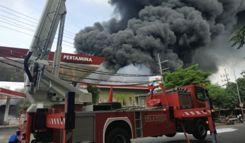 Breaking News, Kebakaran Terjadi di Dekat SPBU Margomulyo Surabaya