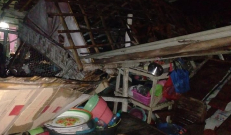 Di Situbondo, Angin Puting Beliung Terjang Desa Demung, 22 Rumah Porak Poranda