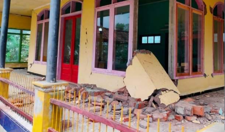 Dampak Gempa Malang, Satu Masjid di Jember Rusak Parah