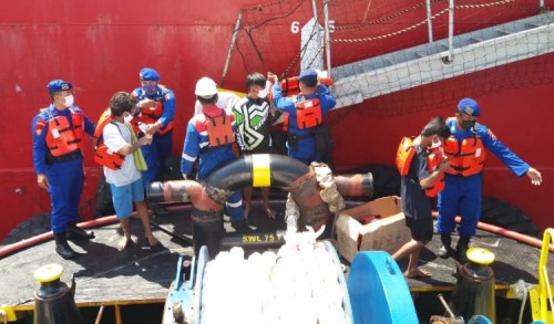 Terombang-ambing di Laut Selama 2 Jam, 16 ABK Kapal BJM Terbakar Tiba di Tuban