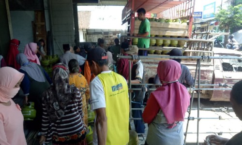 Tak Kebagian Gas Elpiji 3 kg, Warga Tamanan Bondowoso Kecewa, Pengkalan Utamakan Pengecer
