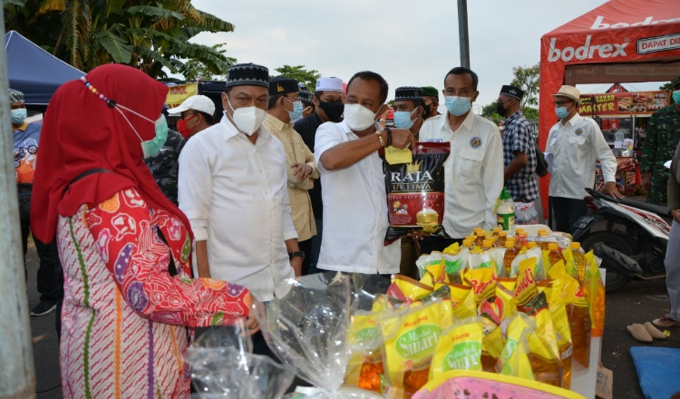 Dampingi Wawali Armuji Kunjungi Bazar Ramadhan di Rungkut, Anas Karno: Wujud Pemulihan Ekonomi