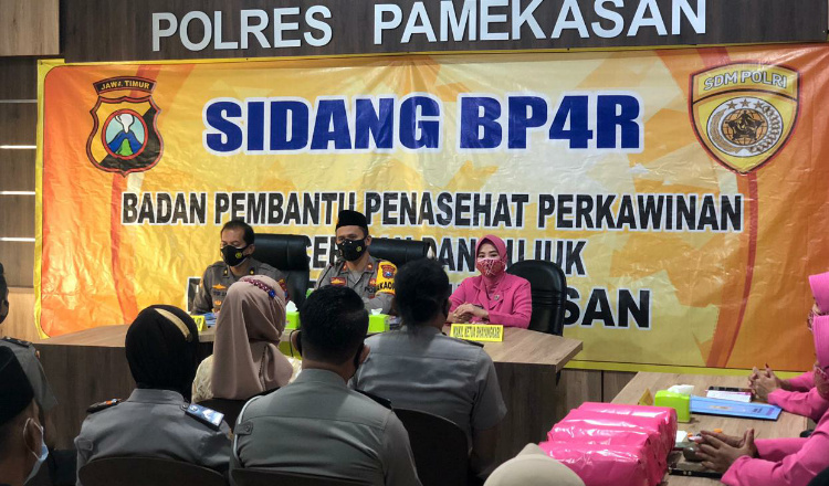 Waka Polres Pamekasan Pimpin Sidang BP4R 4 Pasangan Anggota Polri