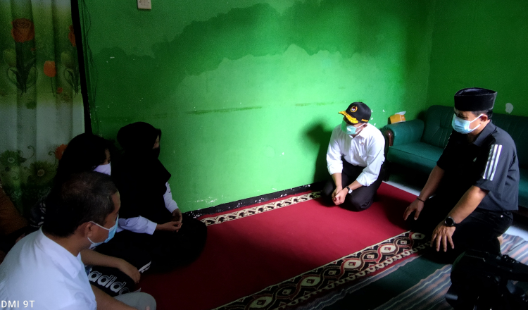 Kunjungi Keluarga ABK KRI Nanggala di Madiun, Menko PMK Berikan Penguatan Kepada Keluarga