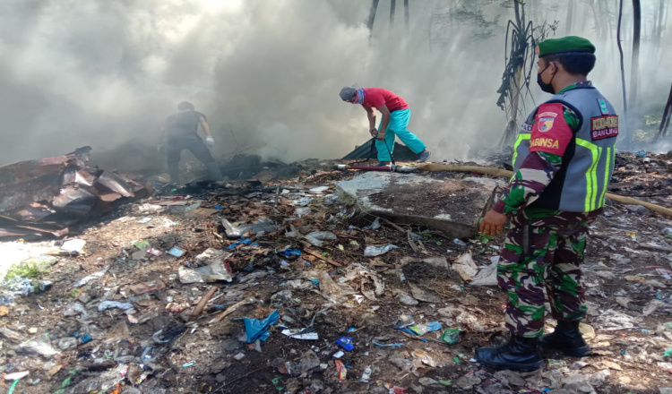 Sampah Pabrik Udang di Banyuwangi Terbakar, Api Sempat Merembet ke Tembok Pabrik