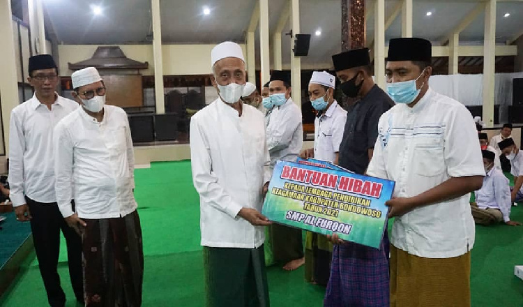 Peringatan Nuzulul Qur'an, Pemkab Bondowoso Serahkan Bantuan Hibah pada Lembaga Pendidikan Keagamaan