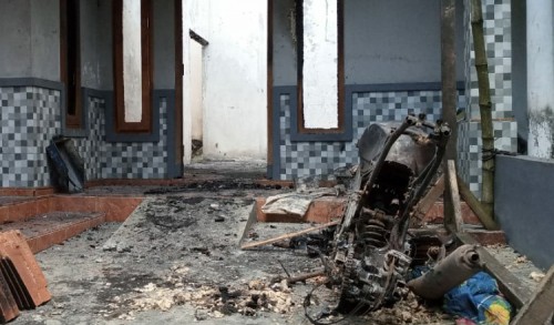 Diduga Akibat Arus Pendek, Rumah di Tembokrejo Jember Ludes Terbakar