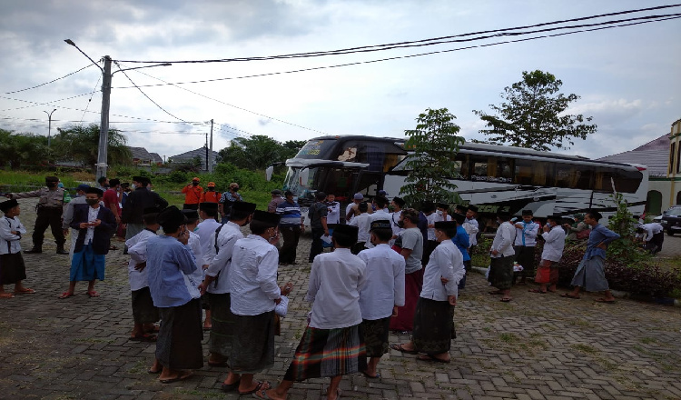 800 Santri Nurul Jadid Asal Bondowoso Pulang Kampung, BPBD Disterilisasi Lokasi Penjemputan