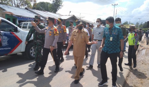 Gubernur Riau Tinjau Posko Penyekatan Riau-Sumbar