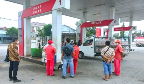Layani Penjualan BBM Non Subsidi, SPBU Jatirogo Tuban Digrebeg Polisi