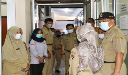 Sidak Hari Kedua, Bupati Blitar Rini Terkejut Karena Kantor Dinas Sosial Sepi Penghuni 