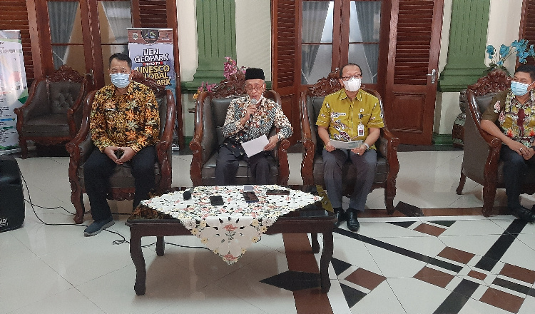 Pemkab Bondowoso Fasilitasi Ribuan Santri yang Kembali ke Pondok dengan Rapid Antigen Gratis