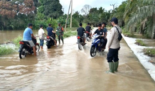 Banjir di Muara Bengkal dan Muara Ancalong, Kapolres: Personel Terus Laksanakan Patroli