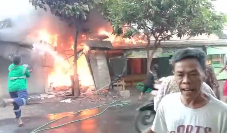 Kebakaran Toko Sandal di Probolinggo, Konsleting Listrik Jadi Pemicunya
