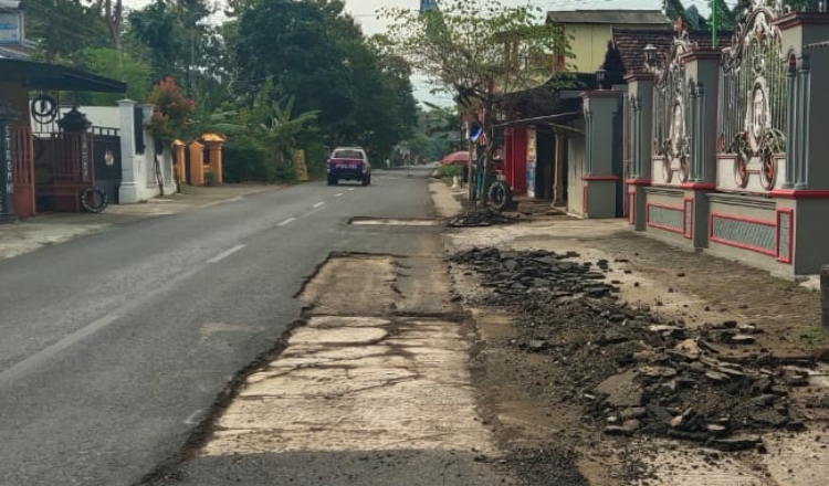 Joko Widodo: Kerusakan Jalan Ngampon-Bendo Trenggalek Karena Faktor Alam