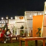 Cafe Camping Aesthetic, Bisa Makan Sambil Nonton Layar Tancap