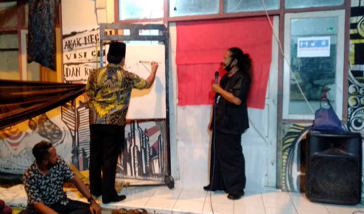 Buka Pameran Lukisan, Wabup Kendal Torehkan Tinta Pertama di Atas Kanvas