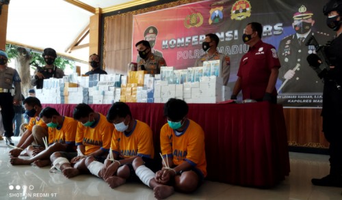 Polres Madiun Berhasil Ciduk Residivis Pencurian Konter Handphone di Mejayan