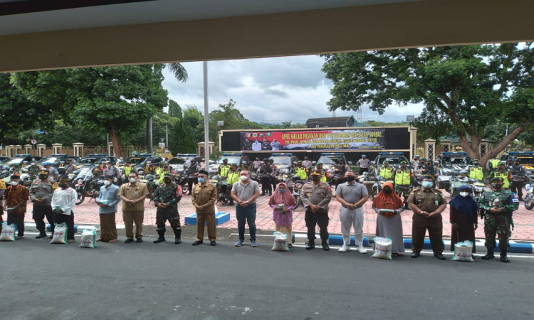 Serahkan Bantuan dari Buddha Tzu Chi, Bupati Bondowoso Lepas Puluhan Prajurit