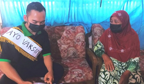 Patut Ditiru, Pemuda di Rengel Tuban Sosialisasikan Vaksinasi Secara Door To Door