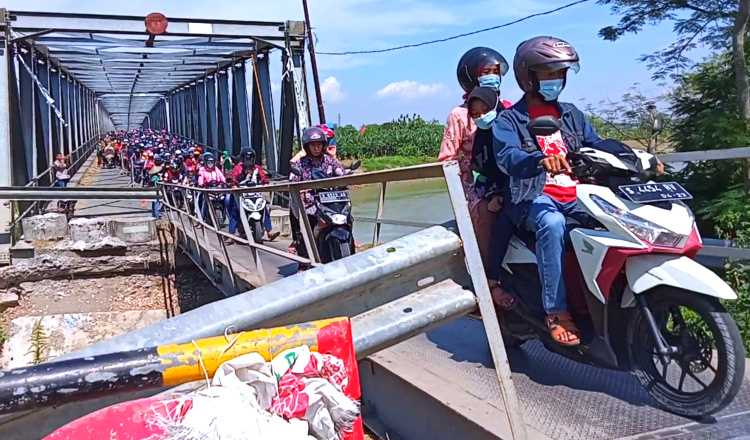 Harap Bersabar, Perbaikan Jembatan Penghubung Tuban-Bojonegoro Mundur Dari Target Awal