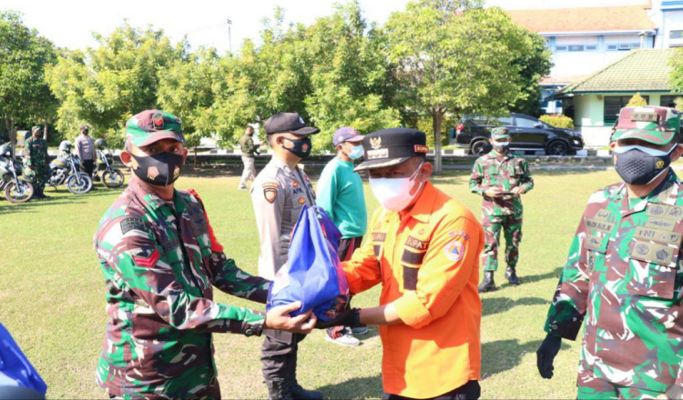 Pemkab Ponorogo Kolaborasi TNI-Polri, Salurkan Bansos Warga Terdampak Covid-19