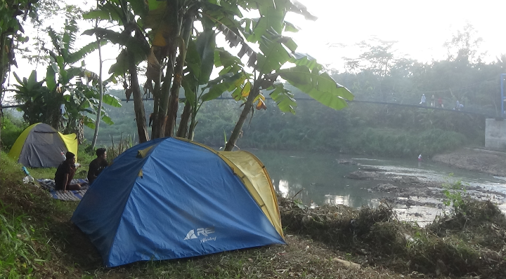 Terapi Alam di Masa Pandemi, Pemuda Purworejo Camping di Tepi Sungai